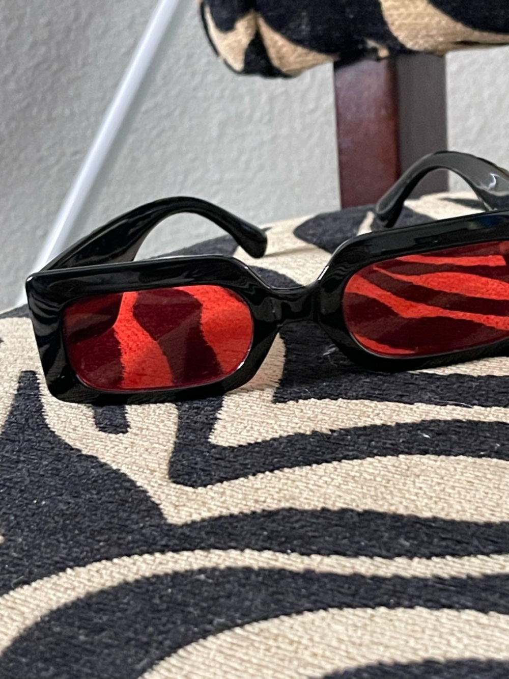 Black Retro Rectangle Sunglasses with Red Lenses
